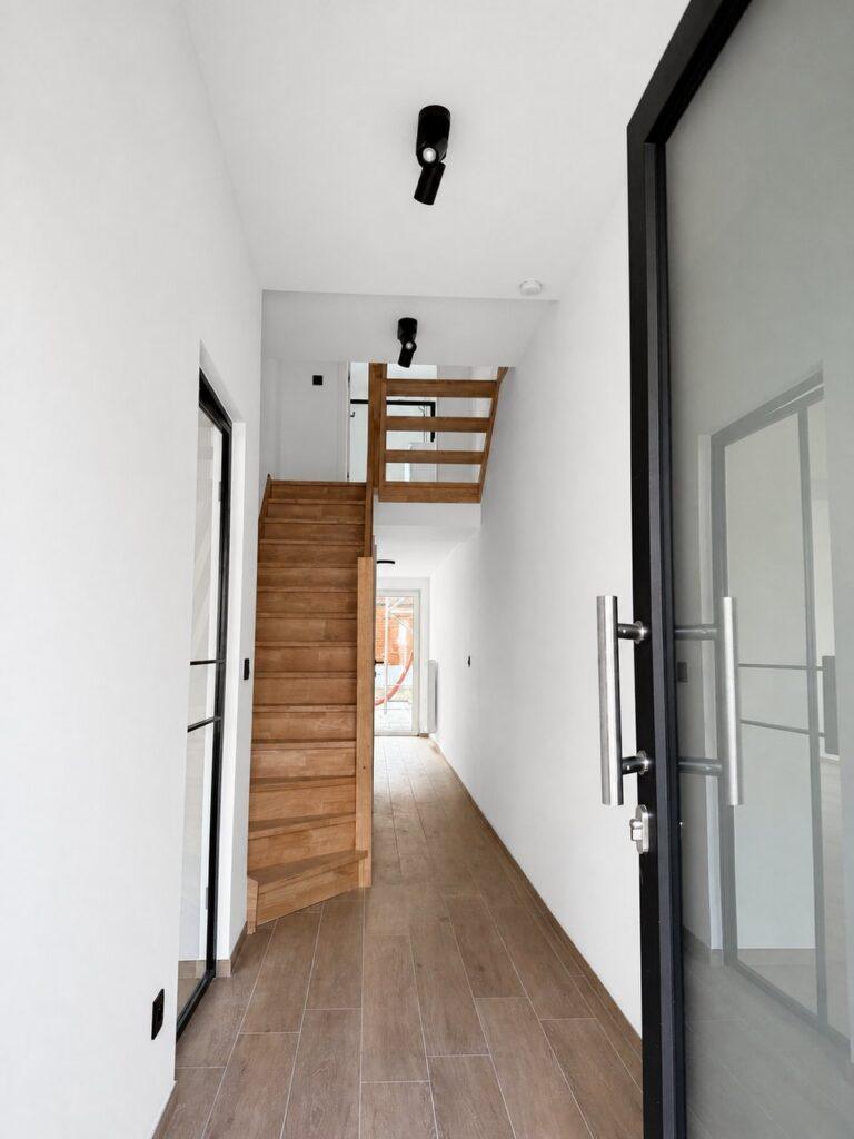 Inkomhal van nieuwbouw met Niko Home Control